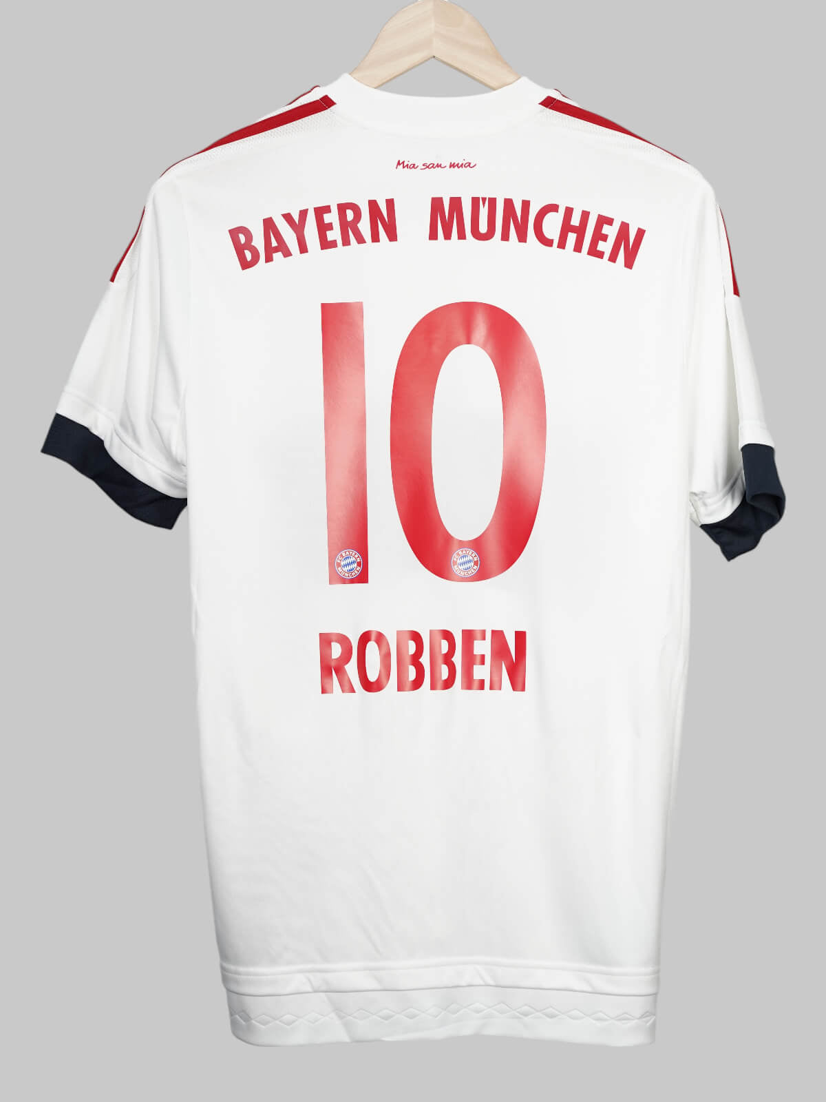 Bayern Munich Away Shirt 2015/16 Robben 10 (M)