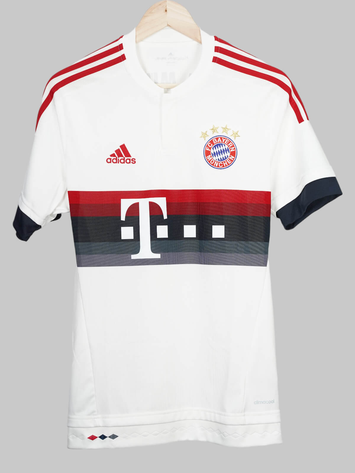 Bayern Munich Away Shirt 2015/16 Robben 10 (M)