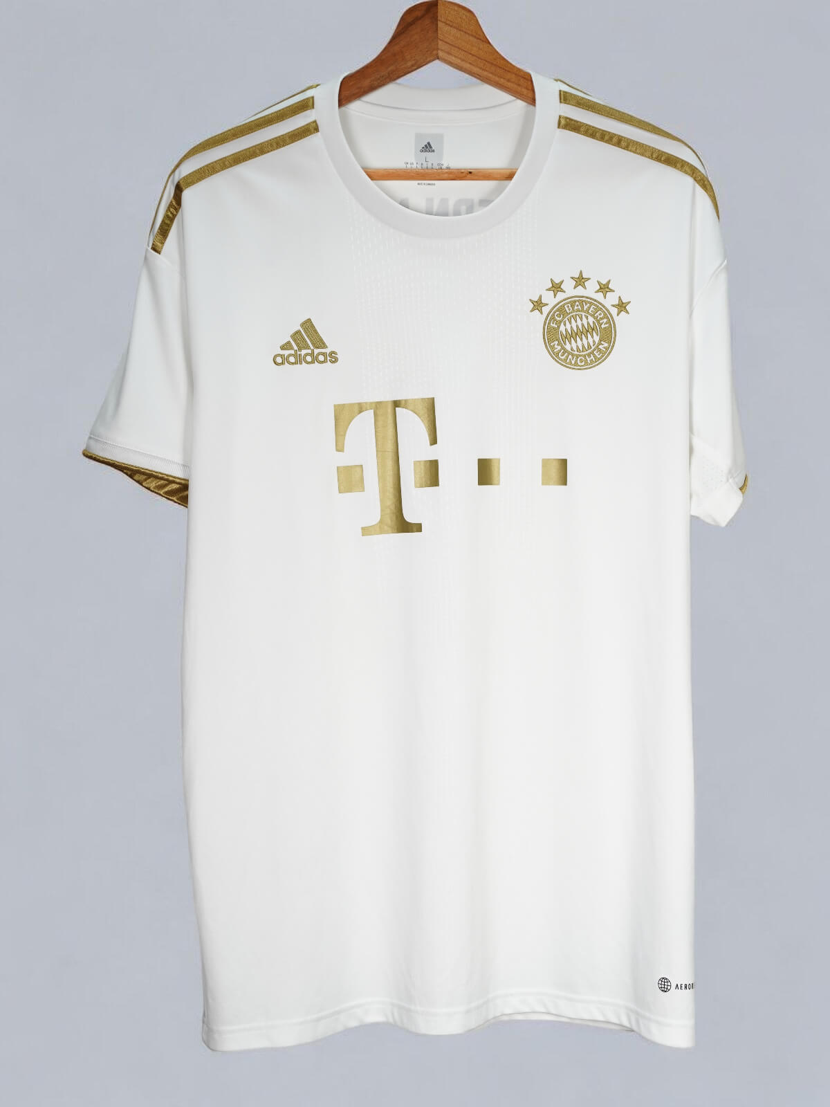 Bayern Munich Away Shirt 2022/23 Gnabry 7 (L)