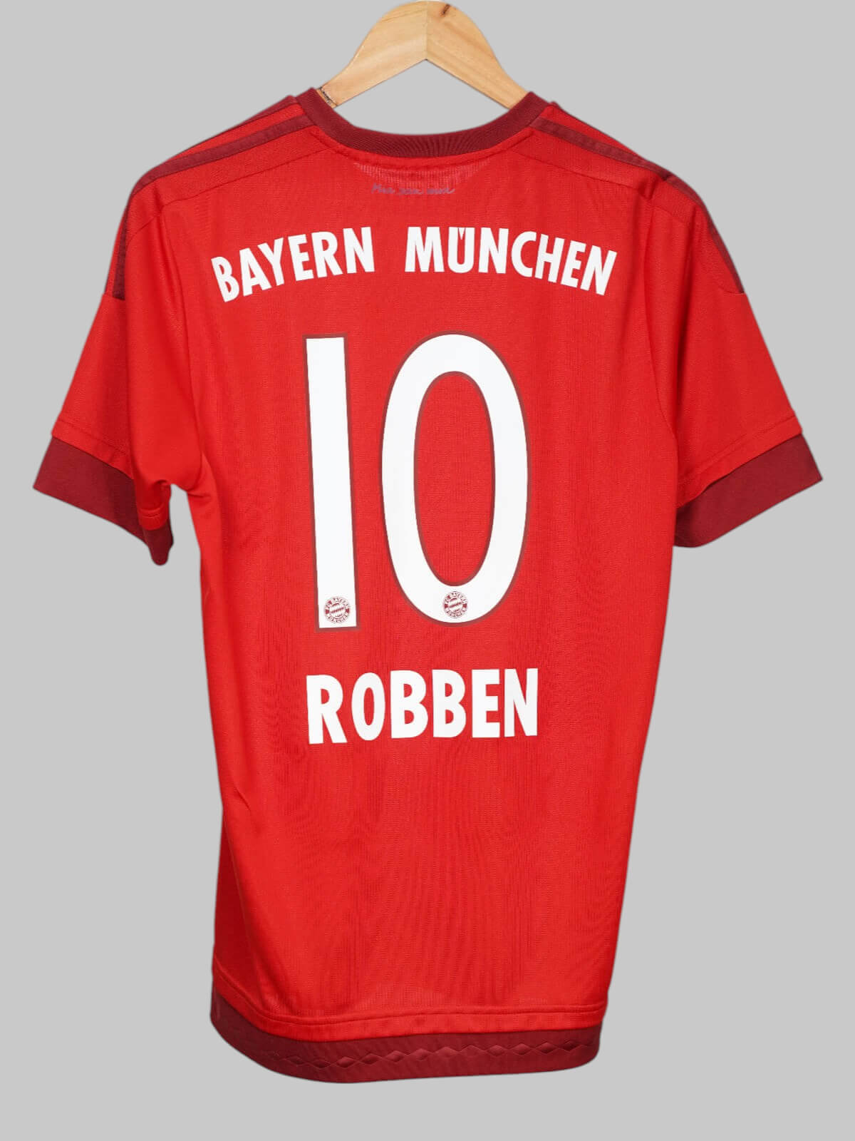 Bayern Munich Home Shirt 2015/16 Robben 10 (M)