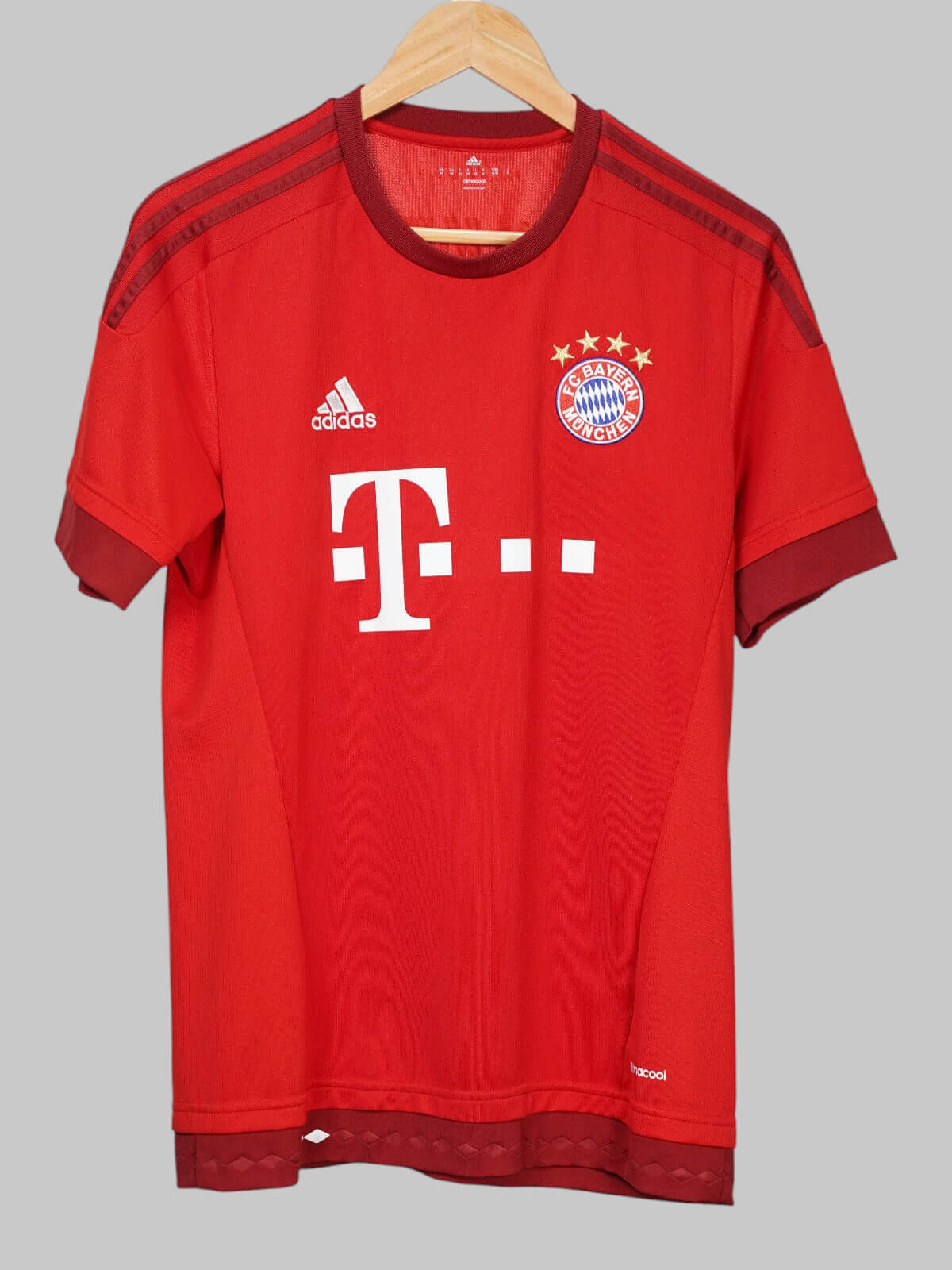 Bayern Munich Home Shirt 2015/16 Robben 10 (M)