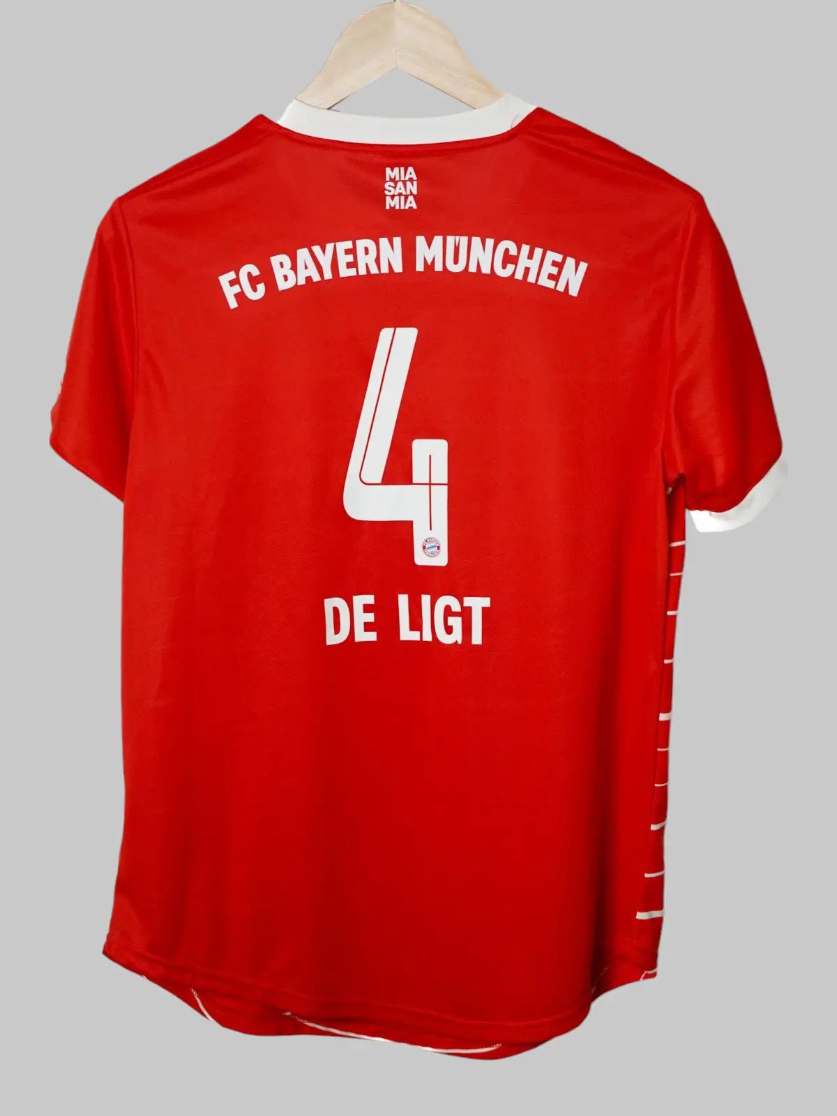 Bayern Munich Home Shirt 2022/23 De Ligt 4 (L Kids)