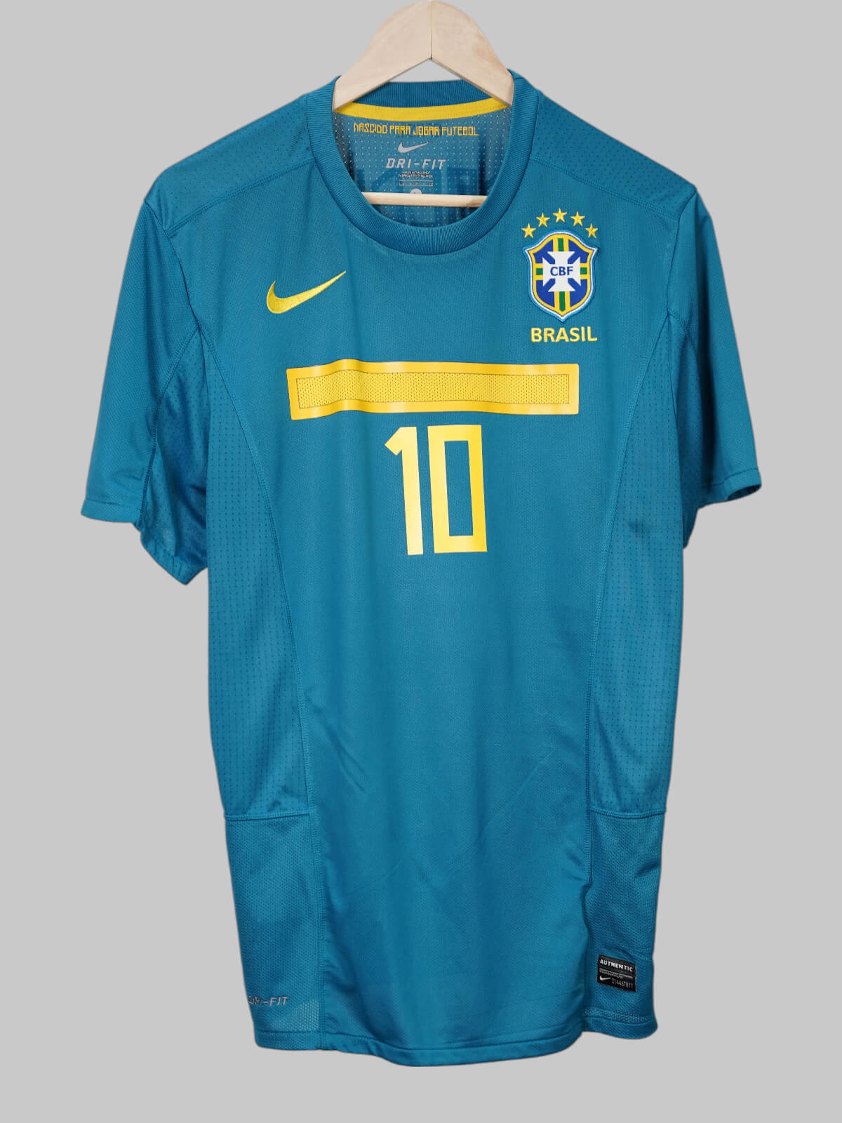 Brazil Away Shirt 2011/12 Ronaldinho 10 (L)