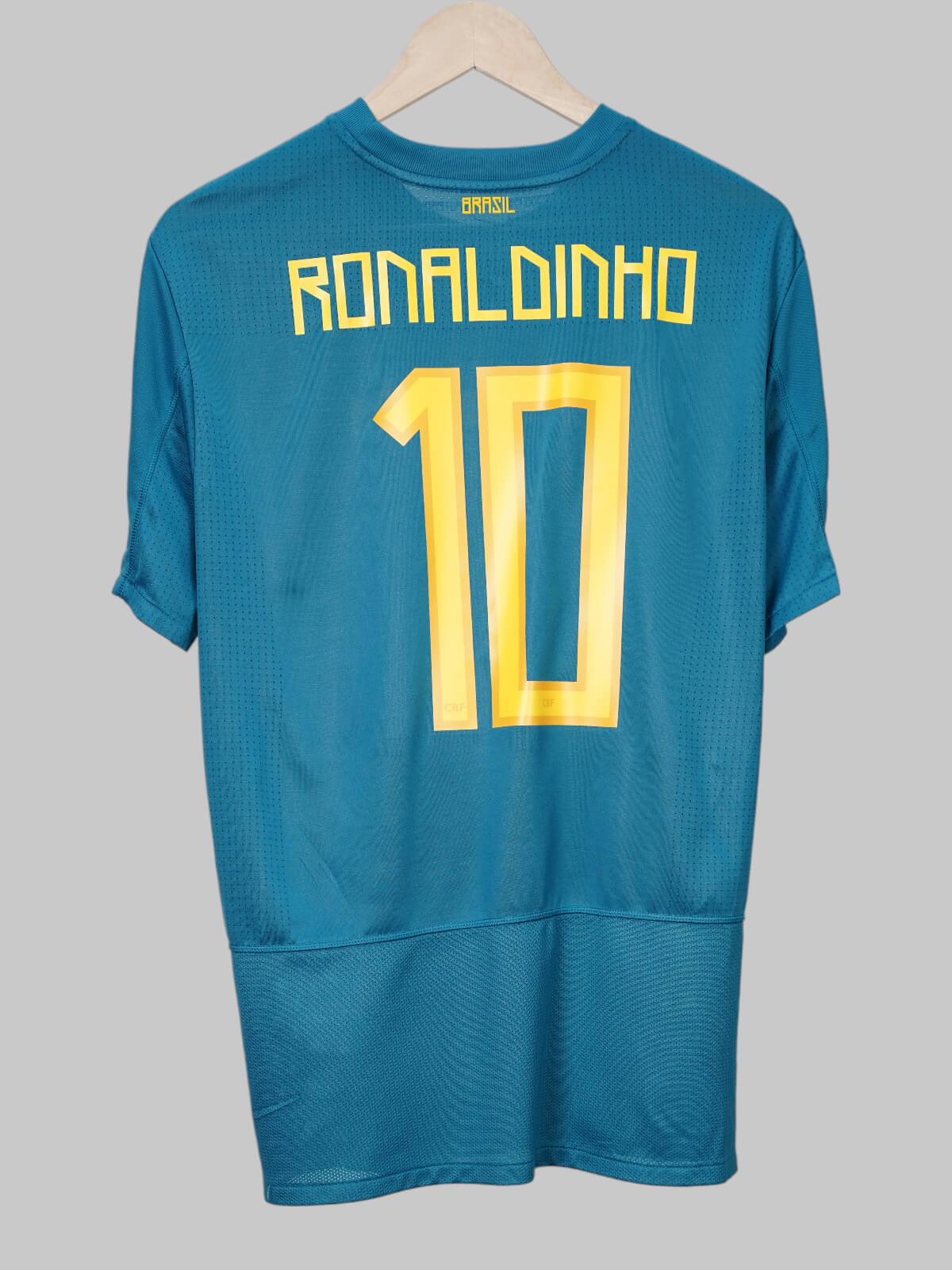 Brazil Away Shirt 2011/12 Ronaldinho 10 (L)