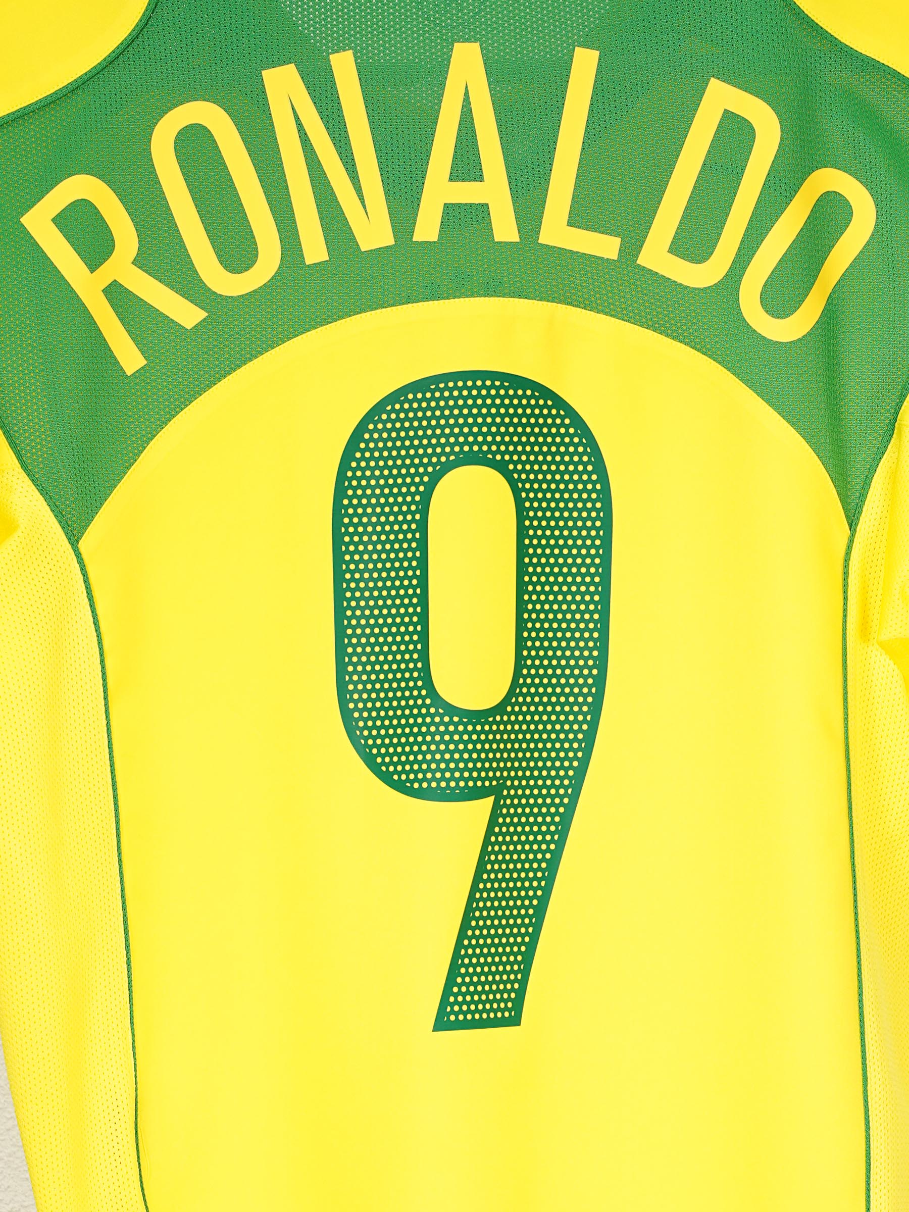 2004-06 Brazil Ronaldo #9 Home Shirt (M) Nike | First11