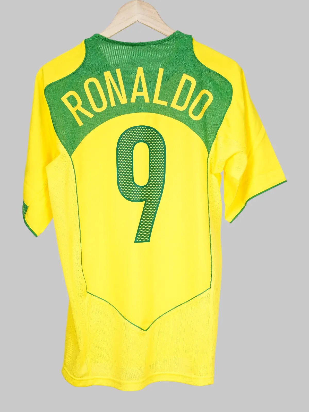 Brazil Home Shirt 2004/6 Ronaldo 9 (M)