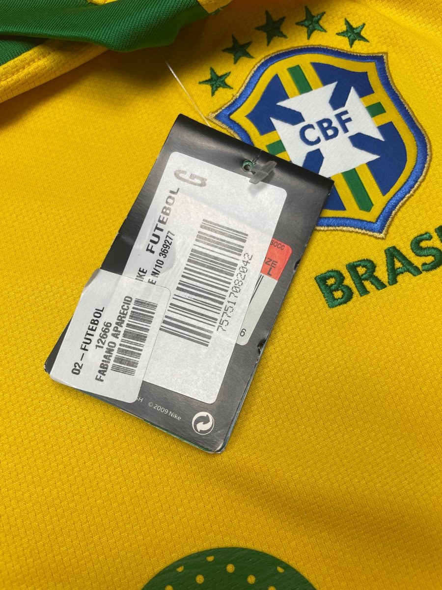 Brazil Home Shirt 2010/11 Kaka #10 BNWT - 9/10 - L