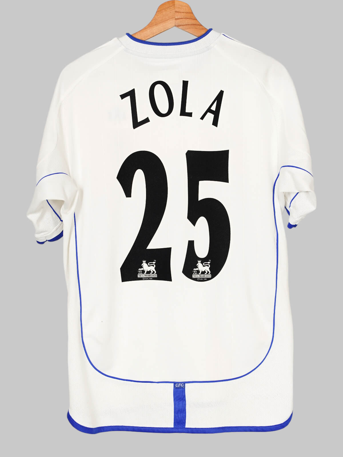 2001/02 Chelsea Zola #25 Away Shirt (M) Umbro | First11