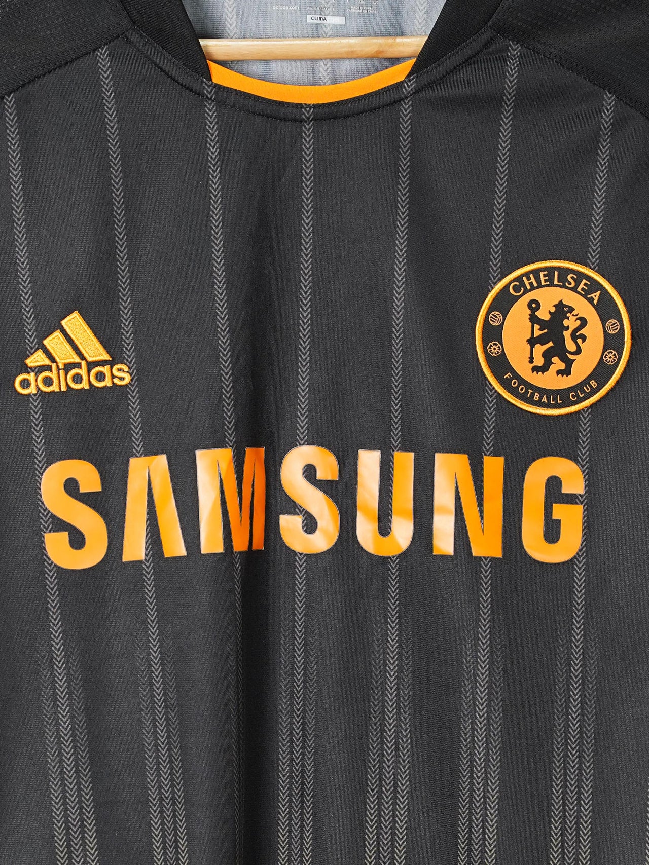 Chelsea Away Shirt L/S 2010/11 Essien 5 (L)