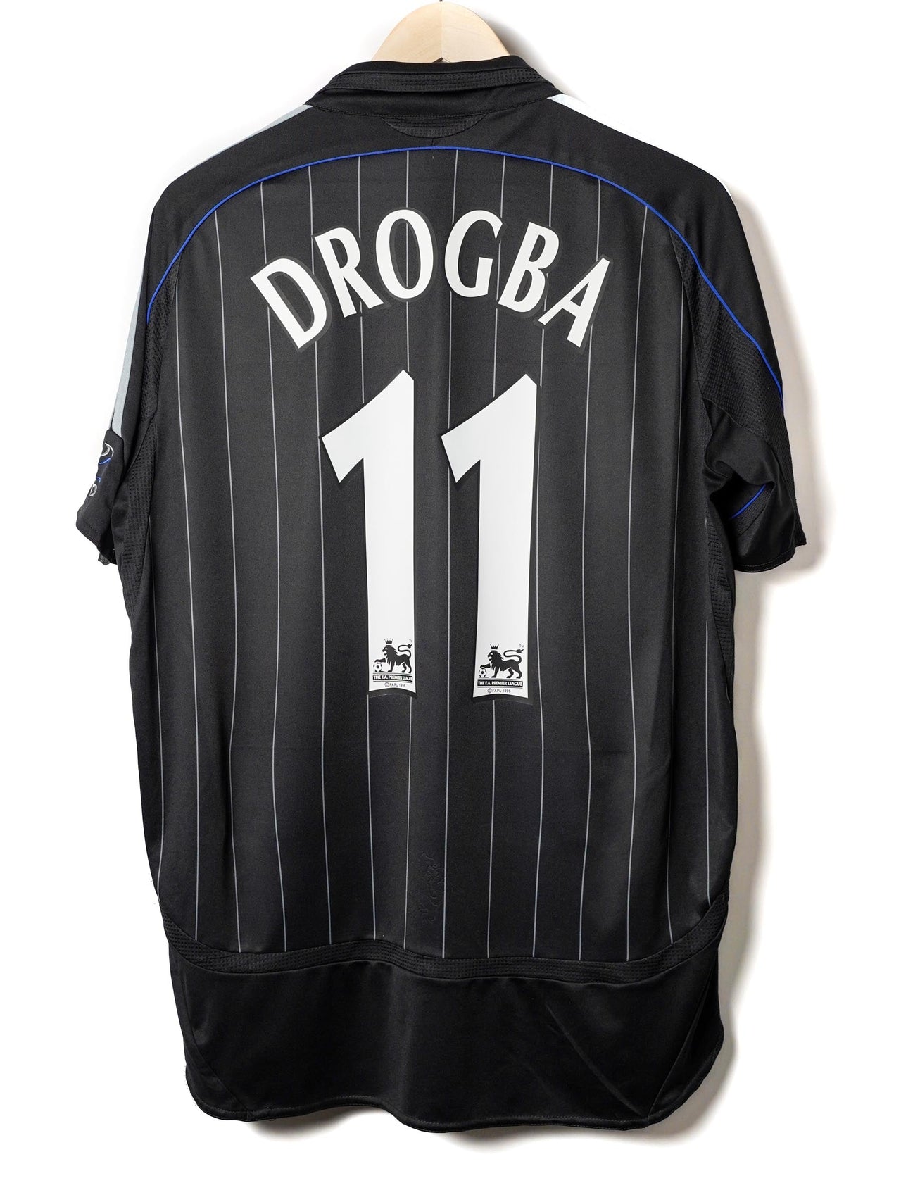 Chelsea Third Shirt 2006/7 Drogba 11 (L)