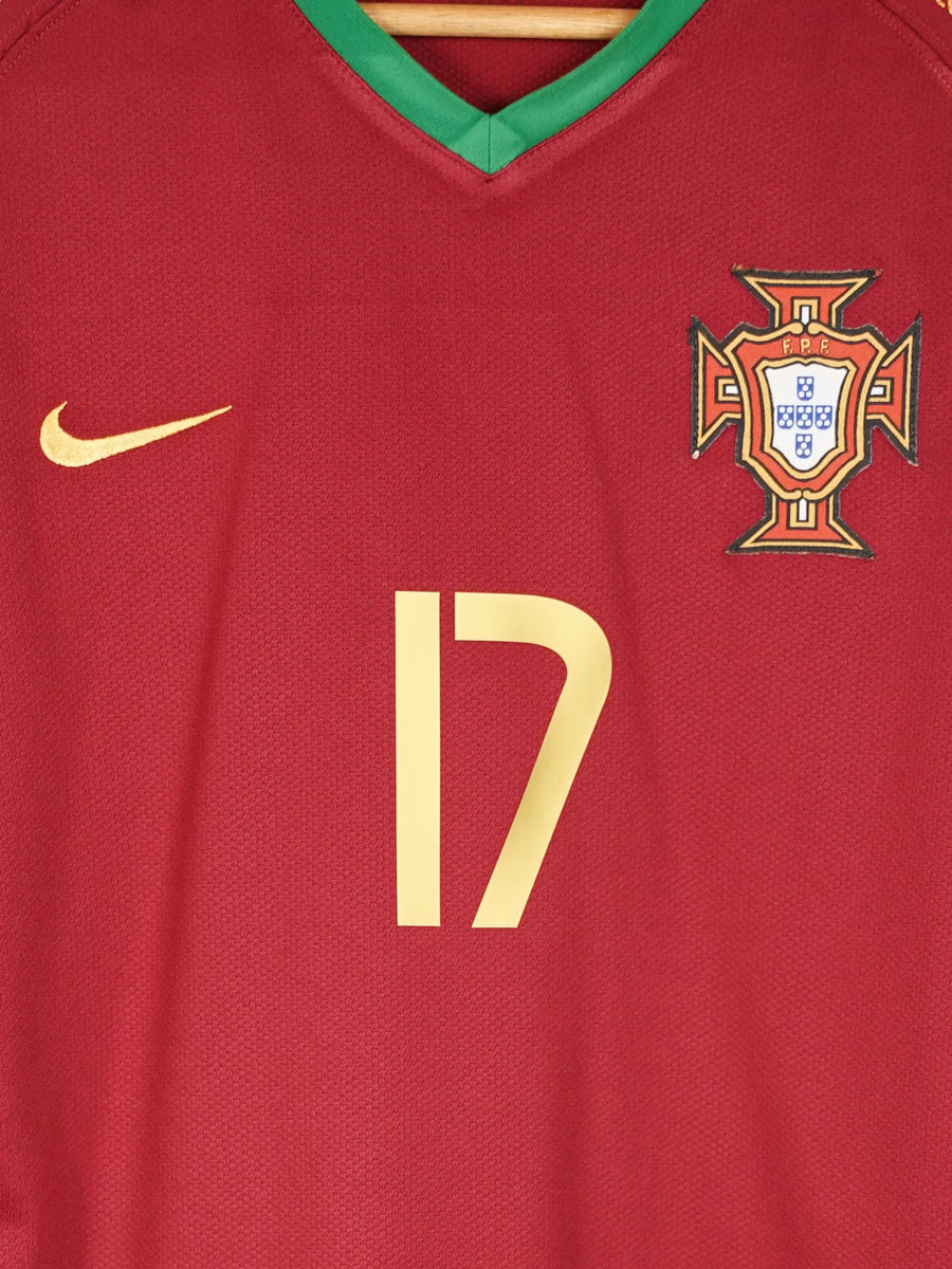 2006/7 Portugal C.Ronaldo #17 Home Shirt (M)