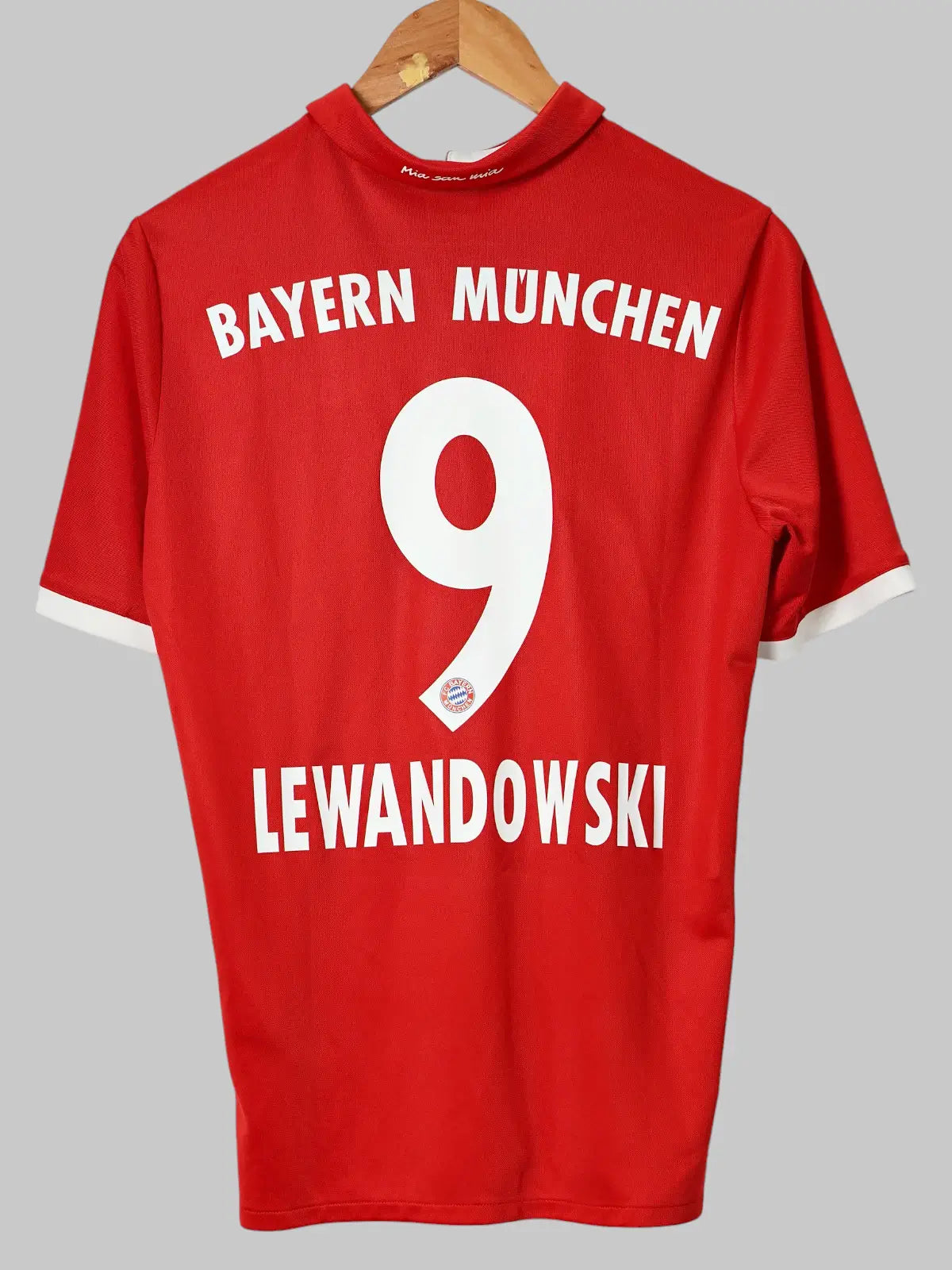 Bayern Munich Home Shirt 2016/17 Lewandowski #9 (XL Kids)