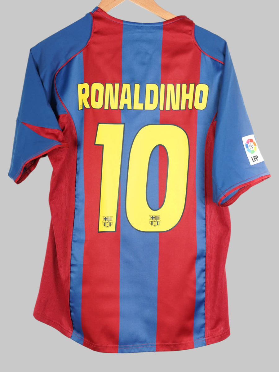 2004/5 Barcelona Ronaldinho #10 Home Shirt (M)