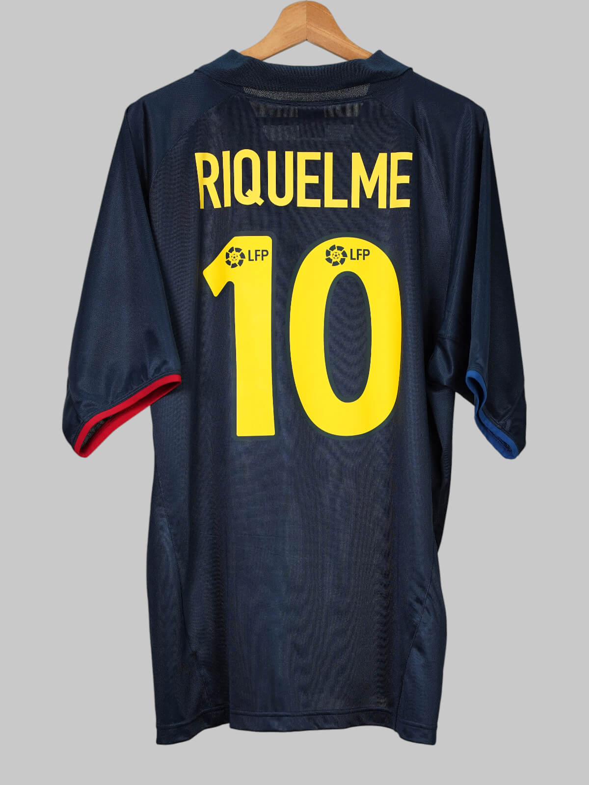 FC Barcelona Away Shirt 2002/4 Riquelme 10 (XL)