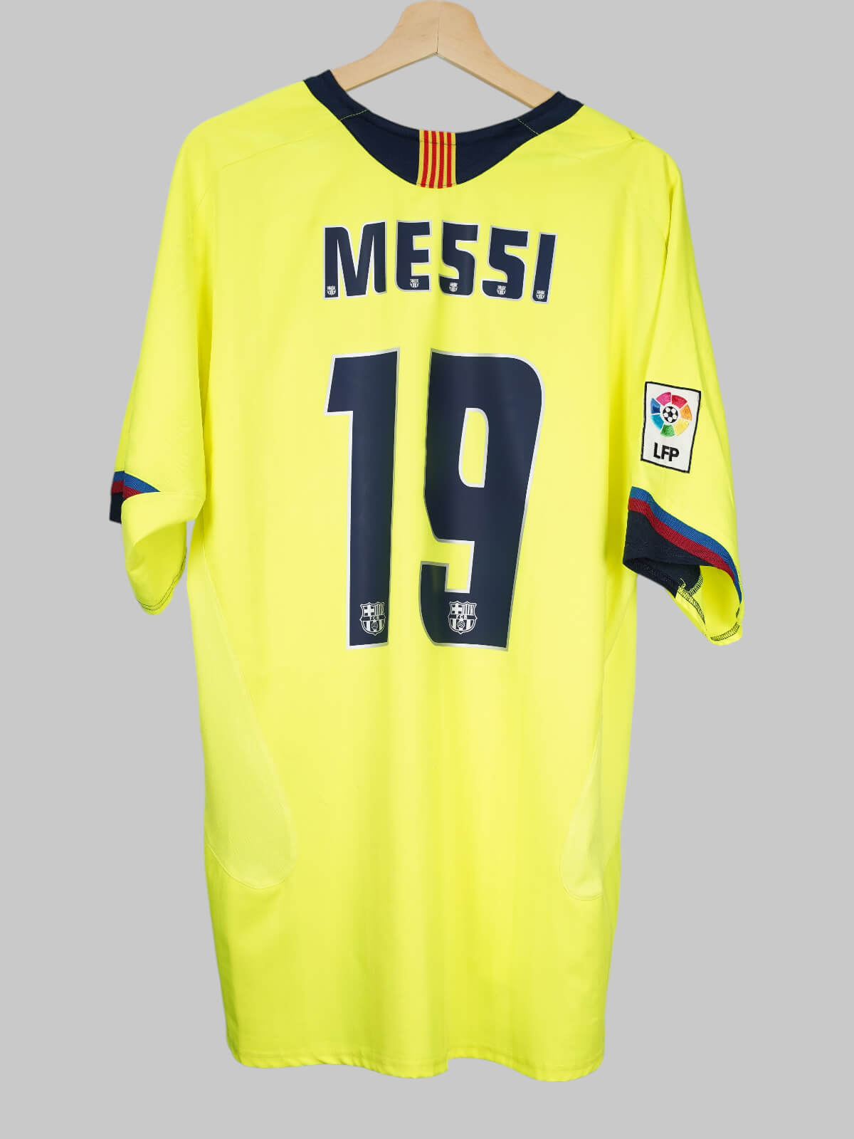 2005/6 FC Barcelona Messi #19 Away Shirt (XL) Nike – First11
