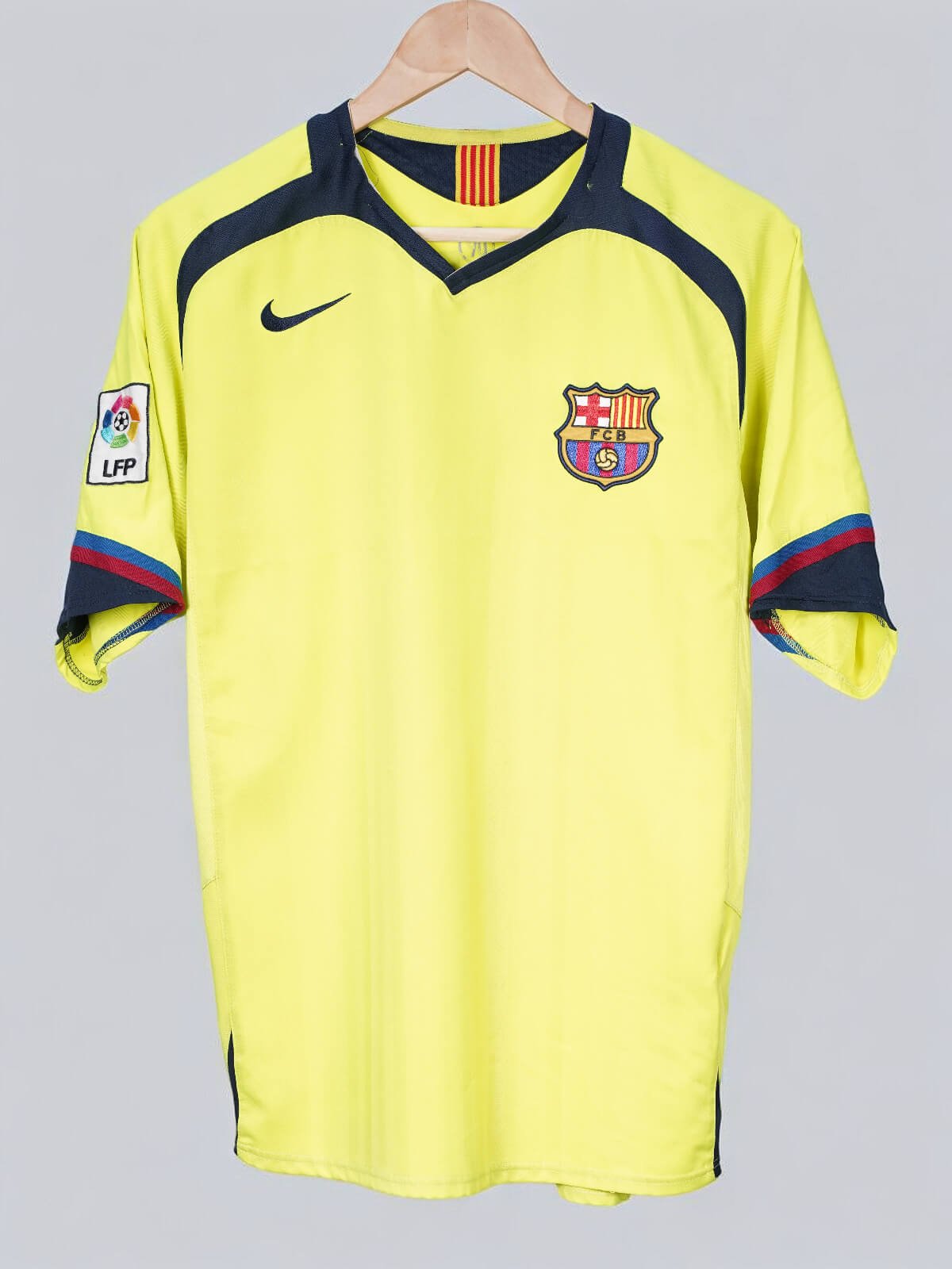 FC Barcelona Away Shirt 2005/6 Ronaldinho 10 (M)