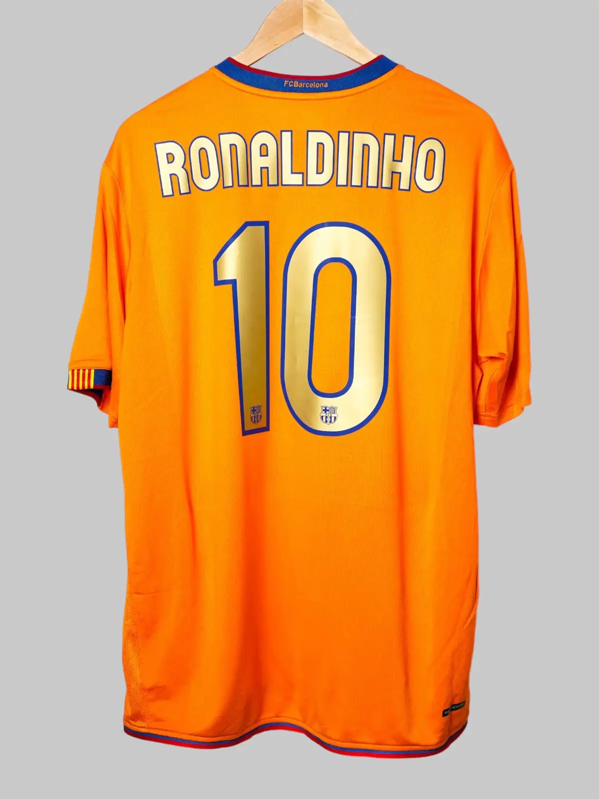 FC Barcelona Away Shirt 2006/07 Ronaldinho 10 (XL)