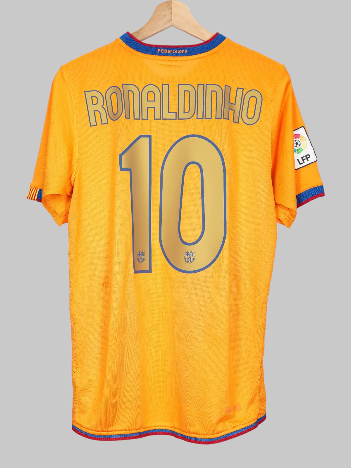 FC Barcelona Away Shirt 2006/8 Ronaldinho 10 (S)