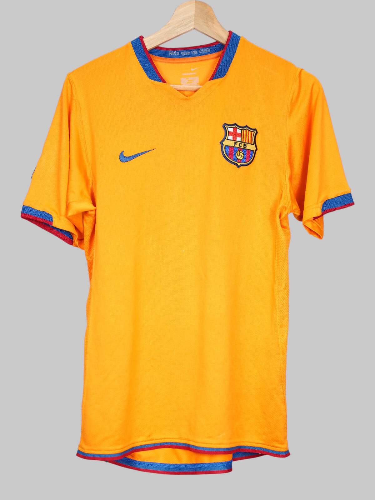 FC Barcelona Away Shirt 2006/8 Ronaldinho 10 (S)