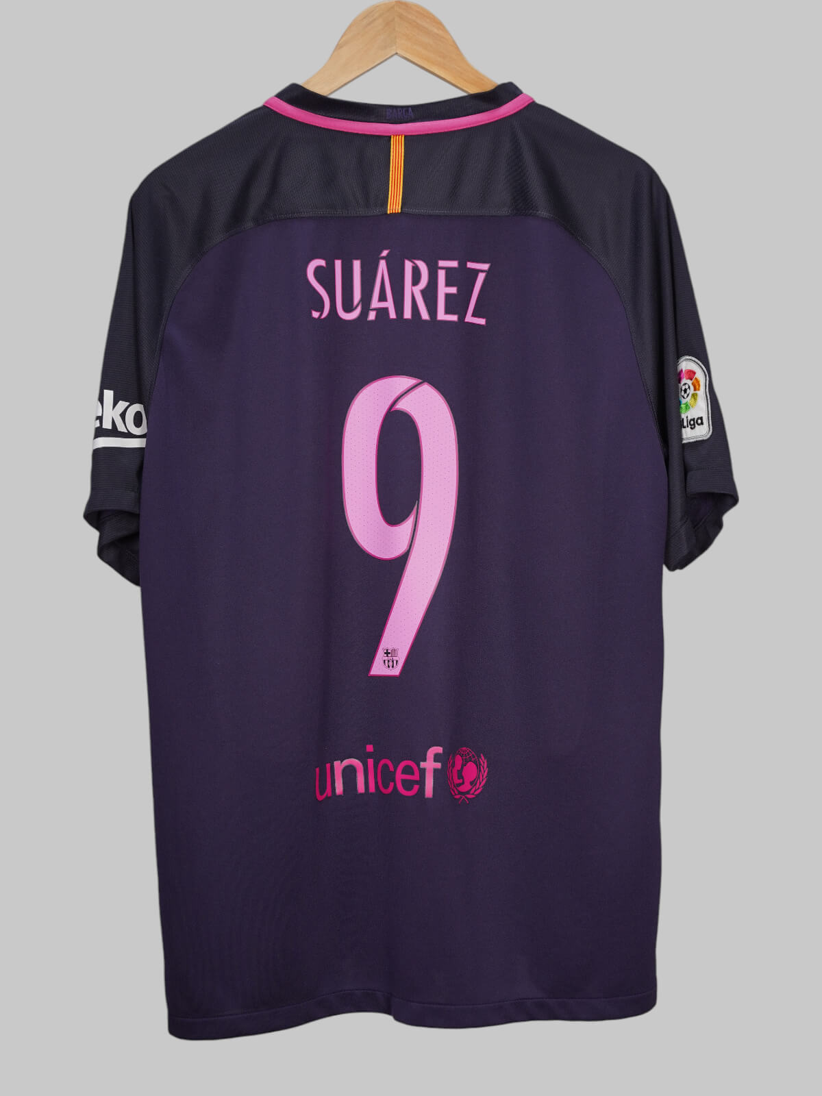 FC Barcelona Away Shirt 2016/17 Suarez 9 (XL)