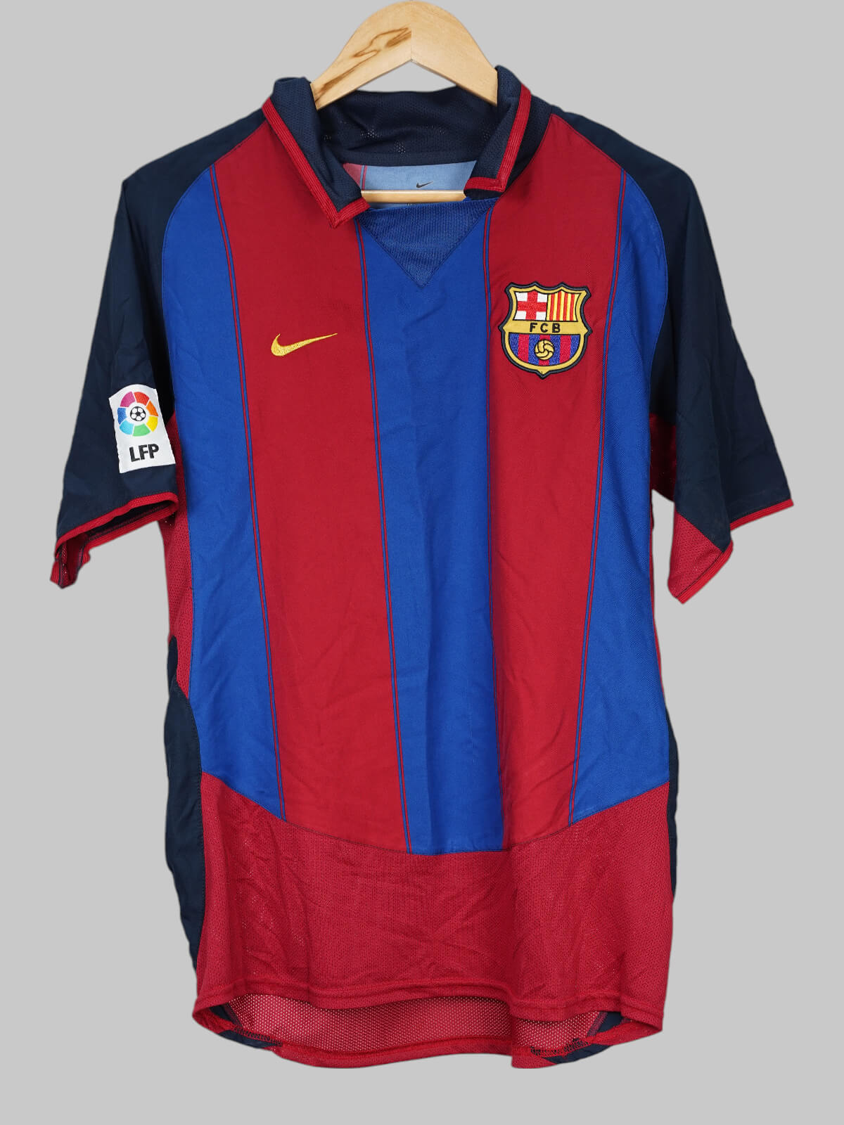 FC Barcelona Home Shirt 2003/4 Ronaldinho 10 (M)