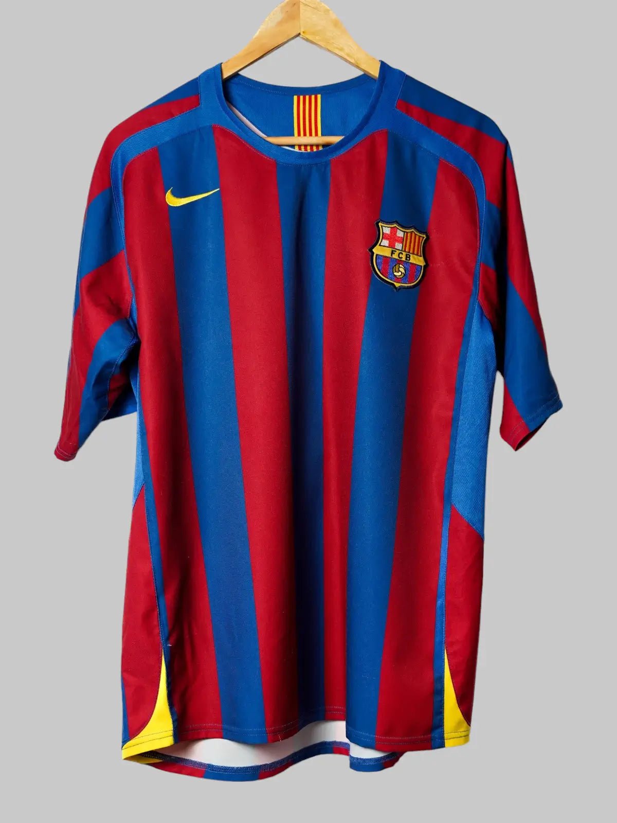 FC Barcelona Home Shirt 2005/06 Ronaldinho 10 (M)