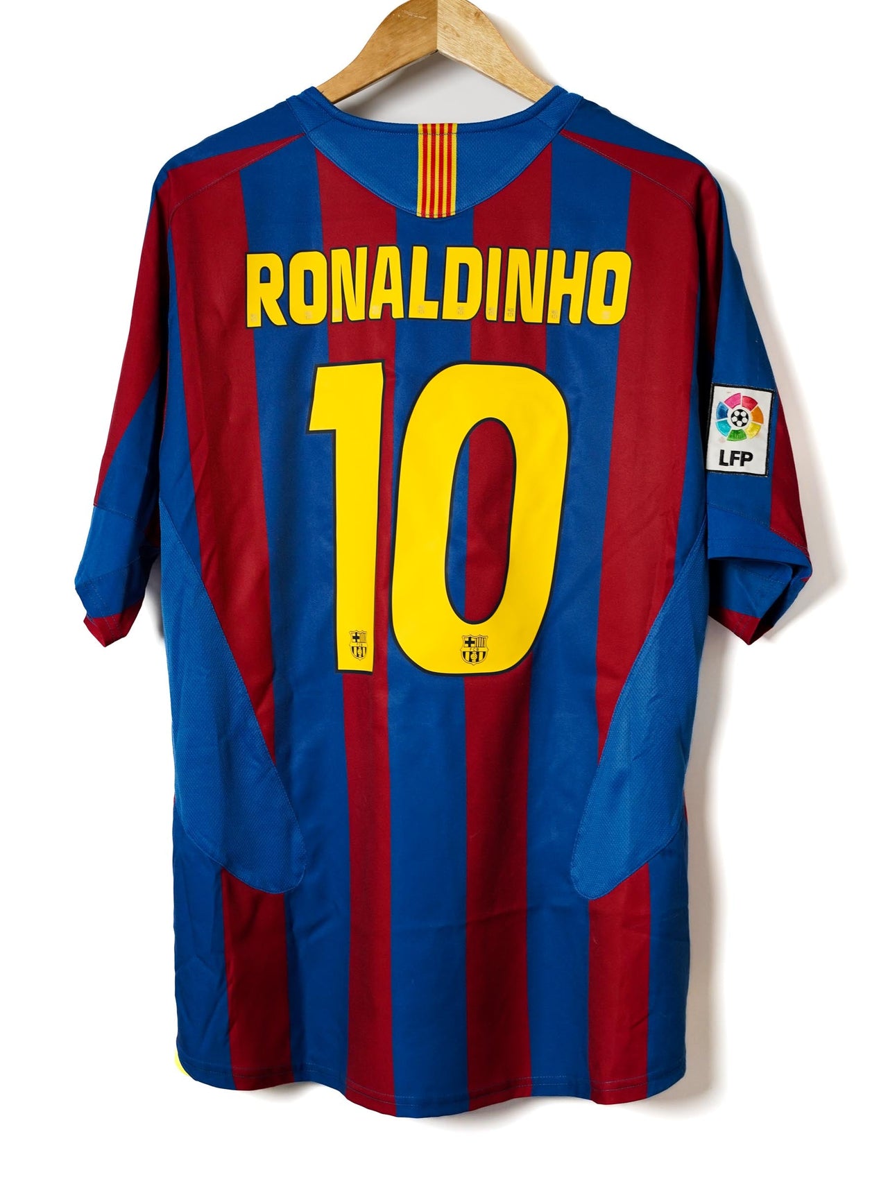 FC Barcelona Home Shirt 2005/6 Ronaldinho 10 (L)