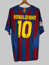 FC Barcelona Home Shirt 2005/6 Ronaldinho 10 (L)