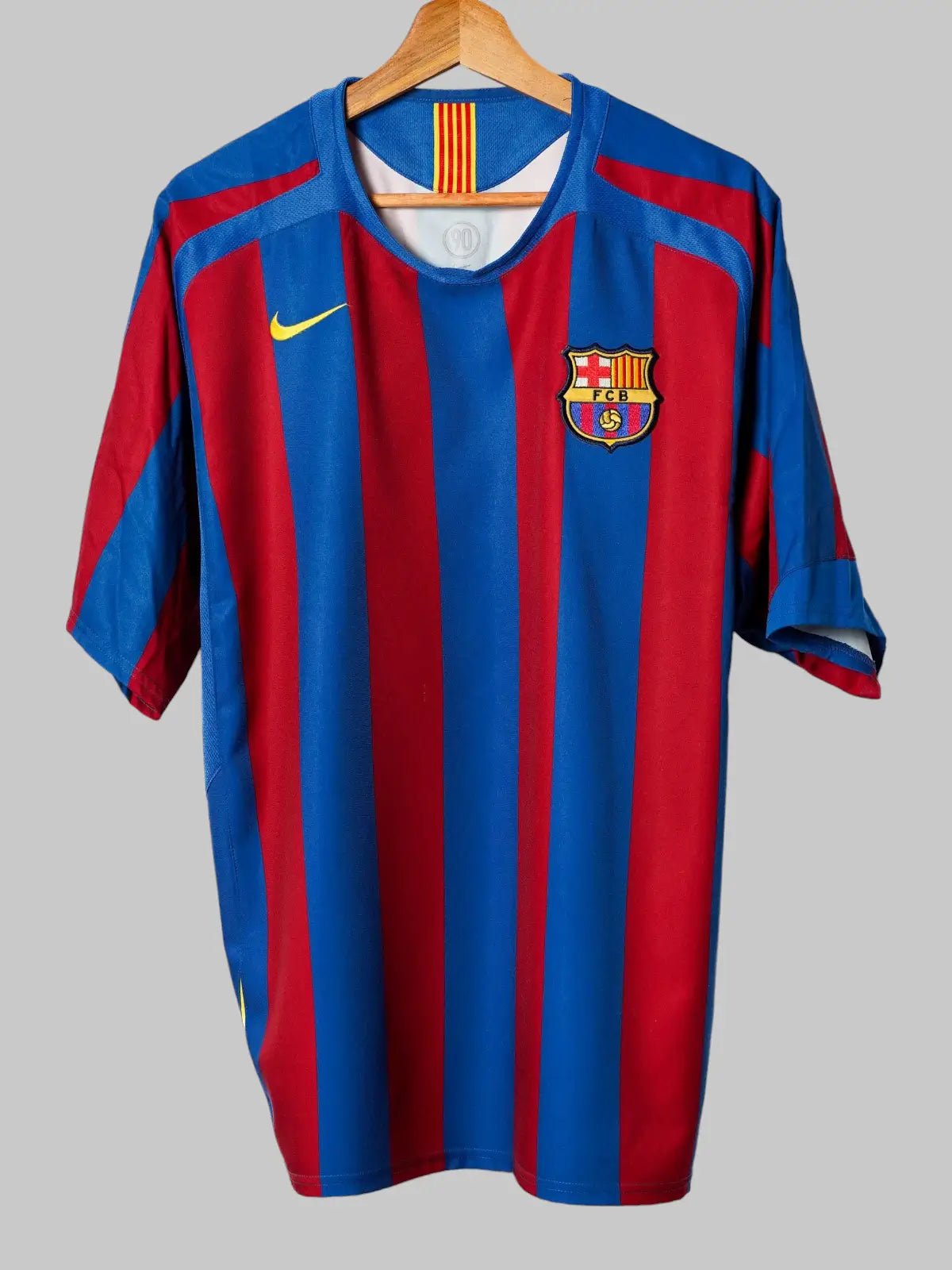 FC Barcelona Home Shirt 2005/6 Ronaldinho 10 (L)