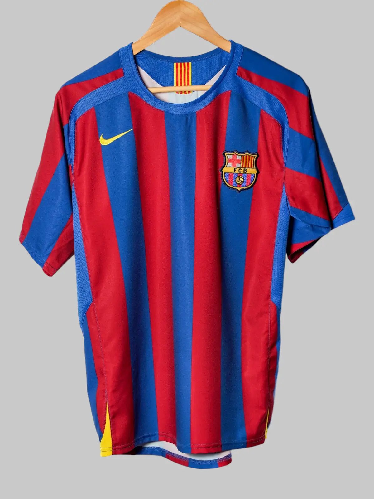 FC Barcelona Home Shirt 2005/6 Ronaldinho 10 (S)