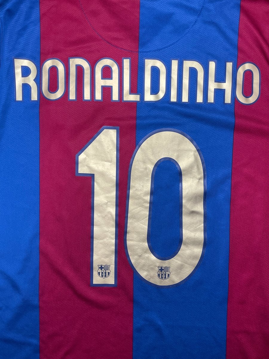 FC Barcelona Home Shirt 2006/7 Ronaldinho #10 - 9/10 - L