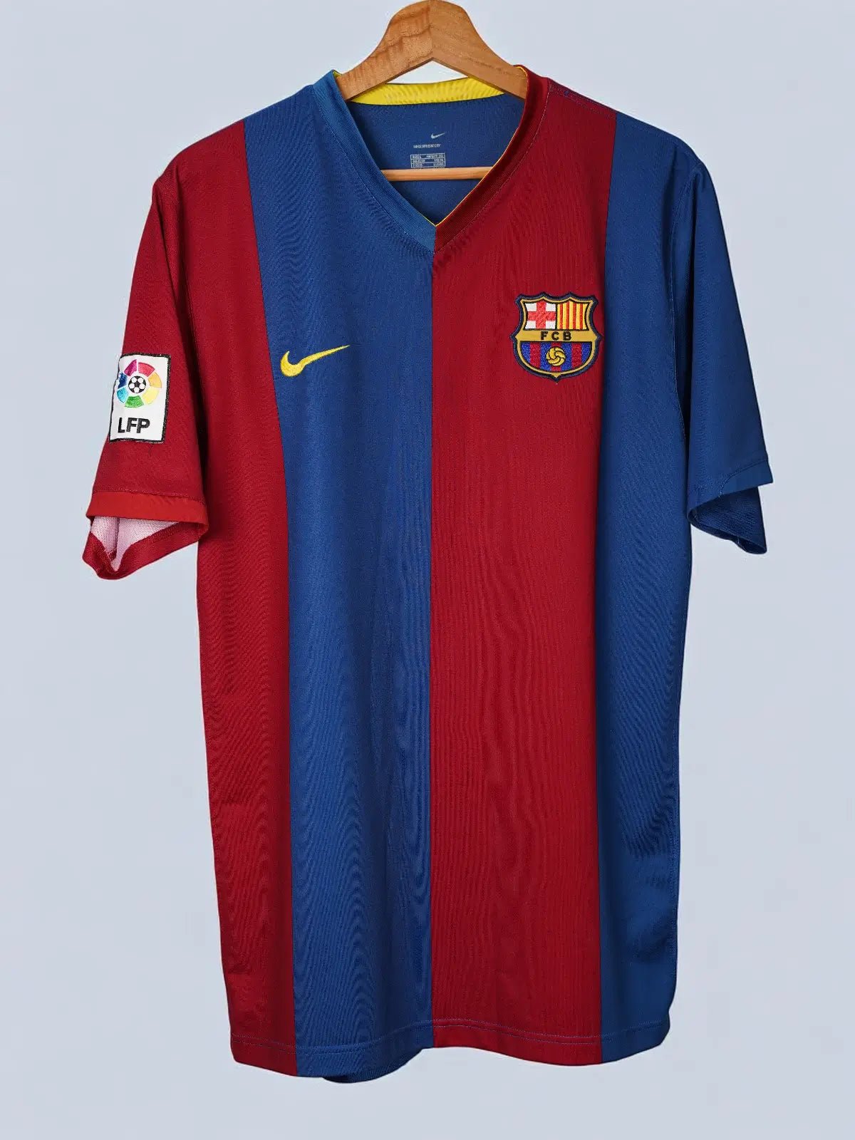 FC Barcelona Home Shirt 2006/7 Ronaldinho 10 (L)