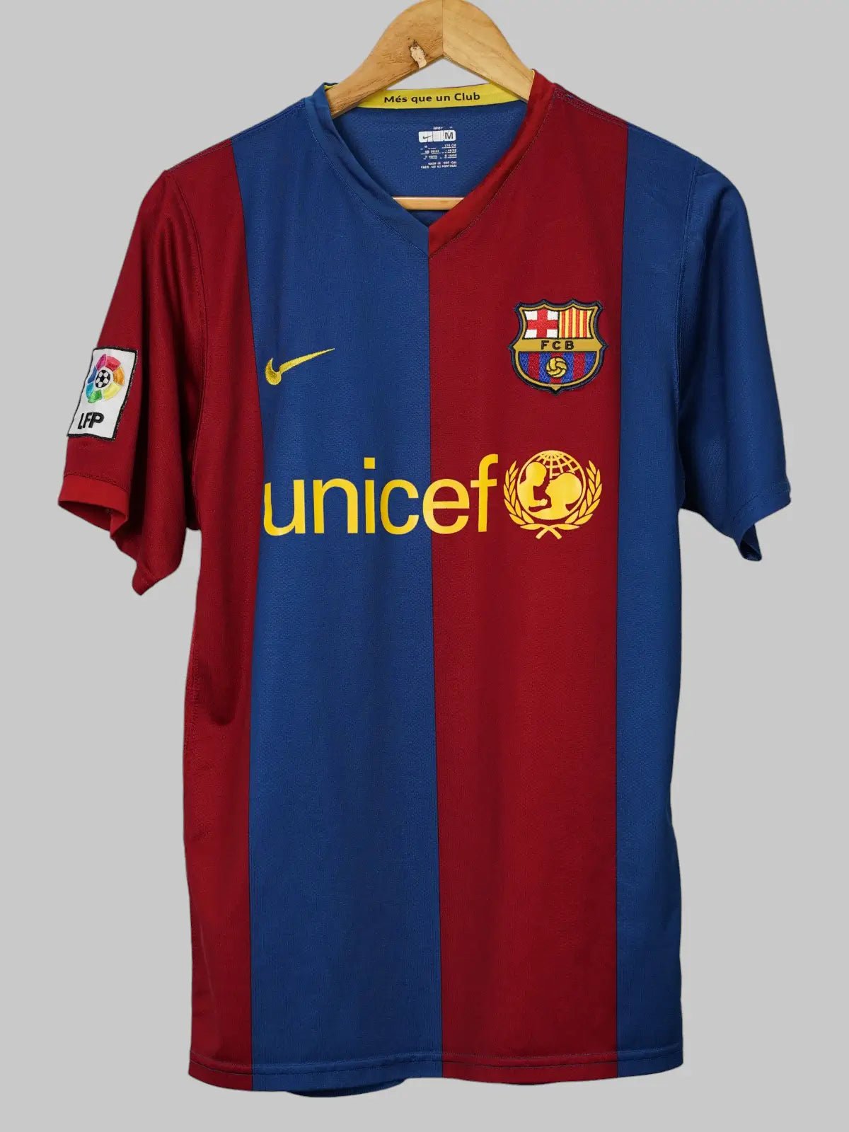 FC Barcelona Home Shirt 2006/7 Ronaldinho 10 (M)