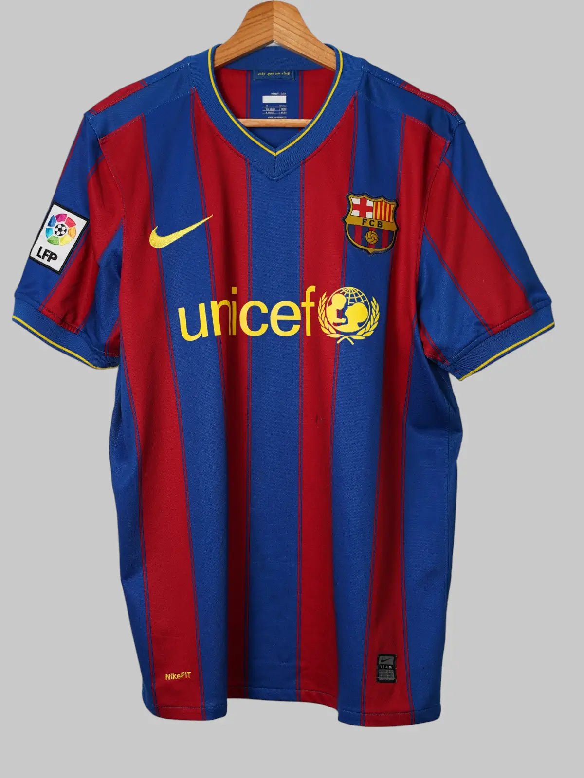 2009/10 Barcelona Ibrahimović #9 Home Shirt (M) Nike | First11