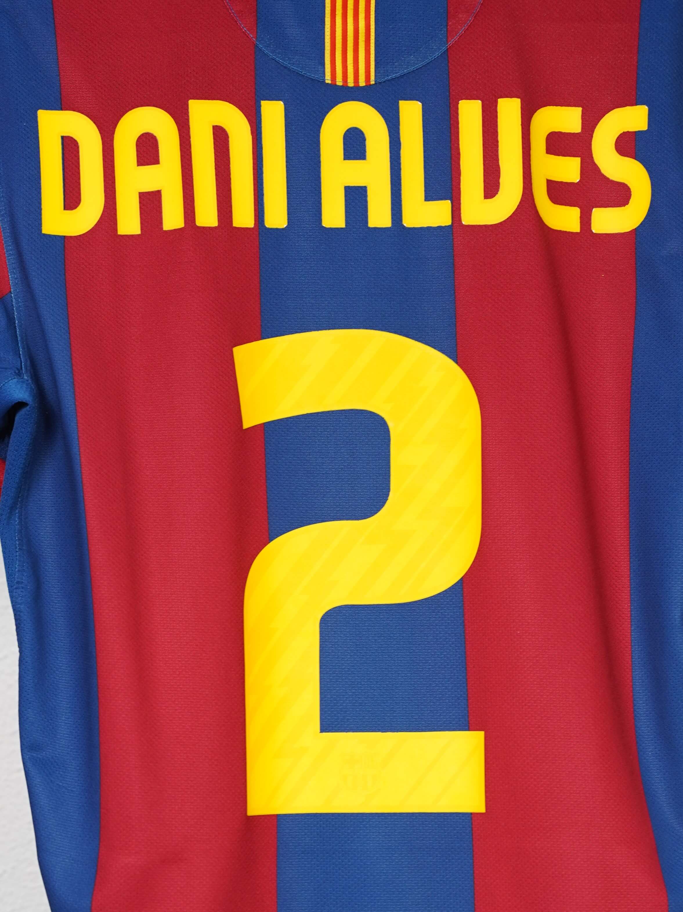 2010/11 FC Barcelona Alves #2 Home Shirt (S) Nike – First11
