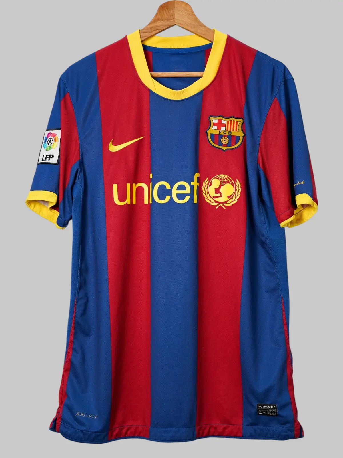 FC Barcelona Home Shirt 2010/11 Xavi 6 (M)