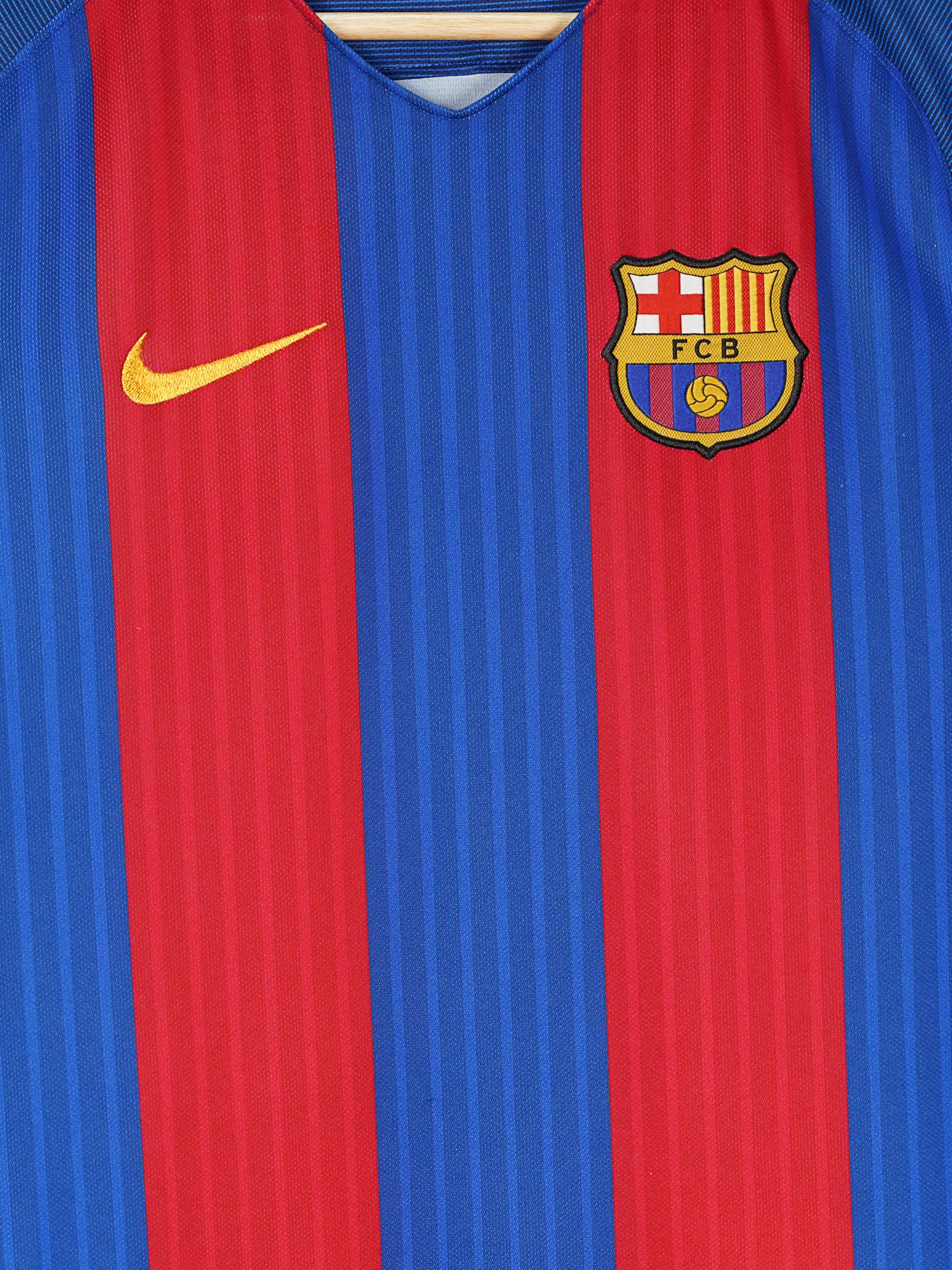 2016/17 Barcelona Messi #10 Home Shirt (M) Nike | First11