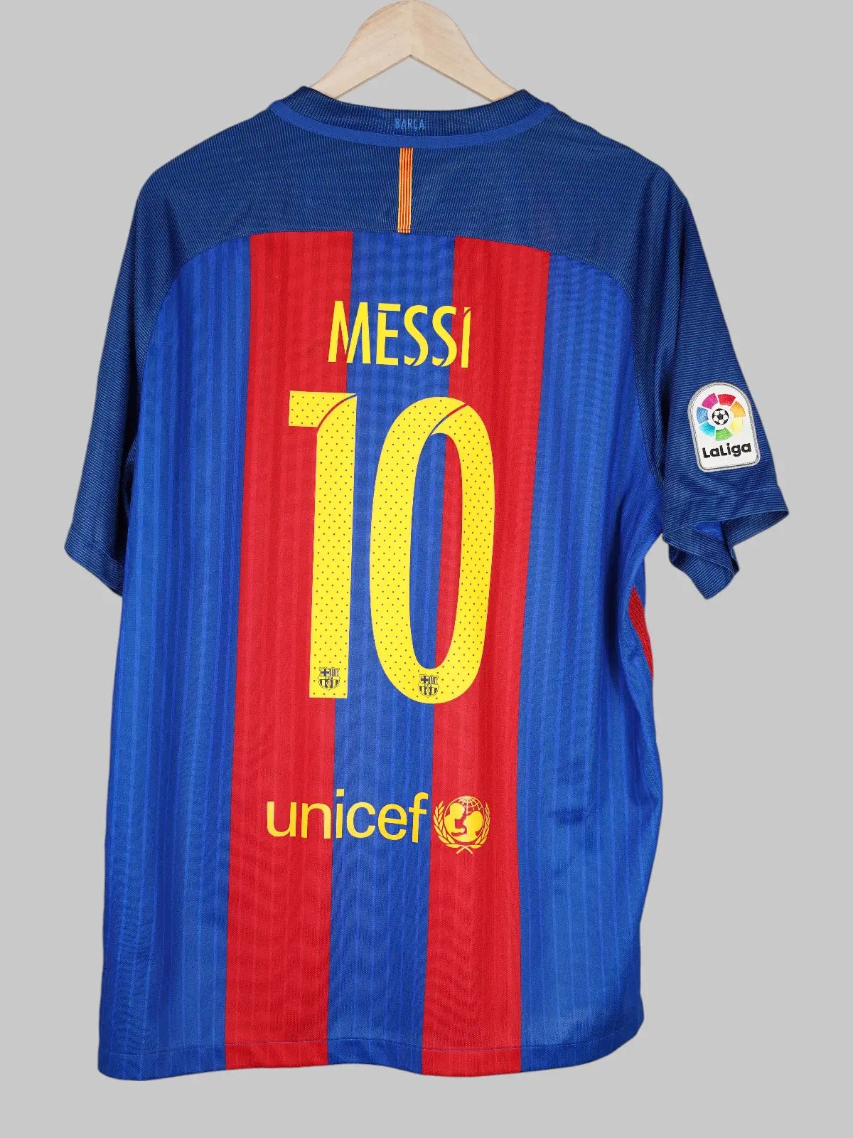 FC Barcelona Home Shirt 2016/17 Messi 10 (XL)