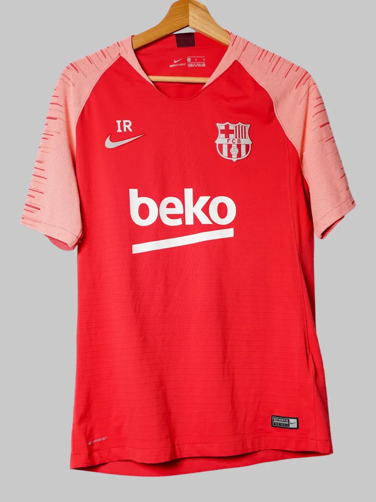 FC Barcelona Pre - Match Training Worn Shirt 2018/19 I.Rakitic (M)