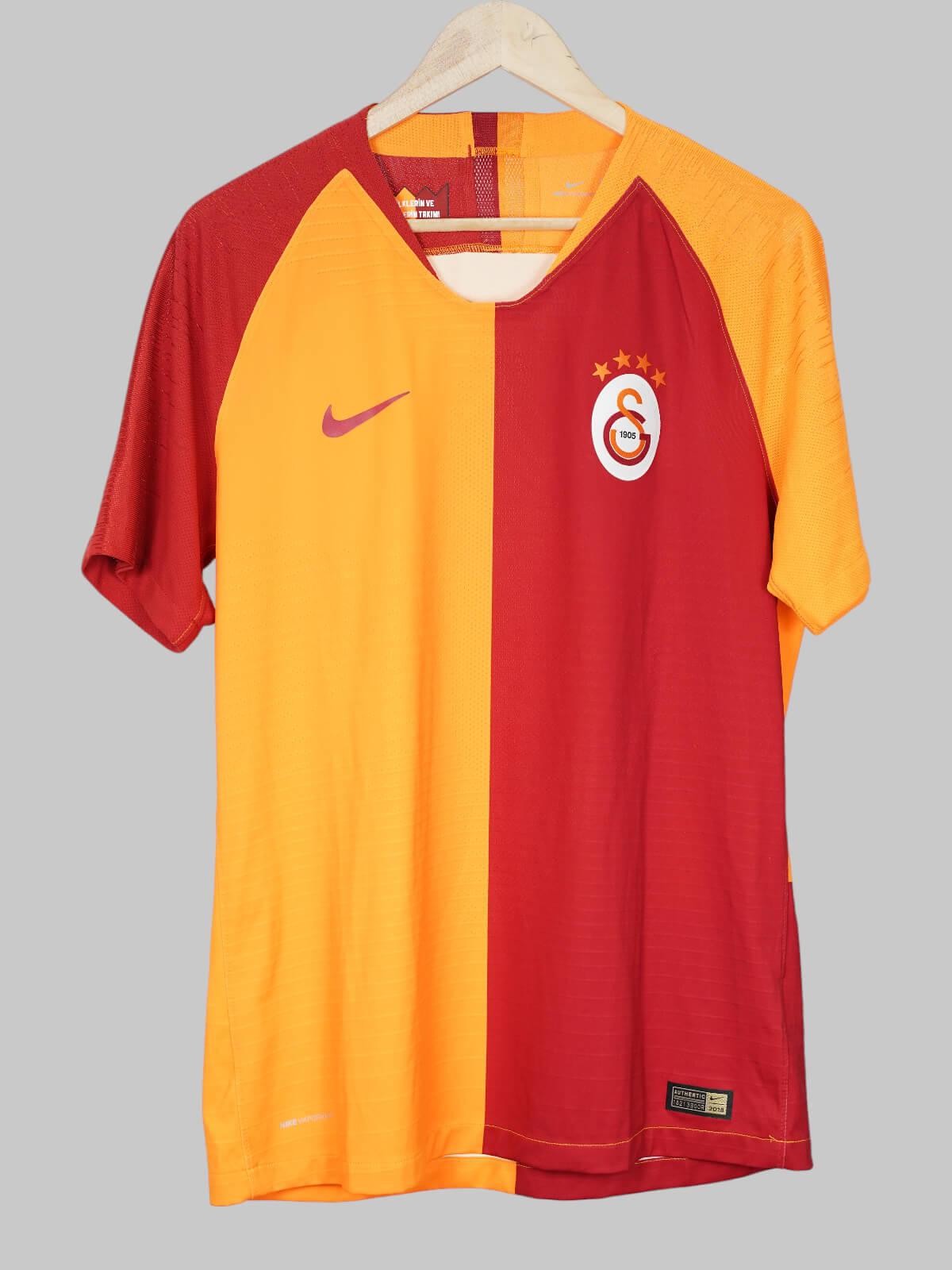 Galatasaray Home Shirt Player Issue 2018/19 (L)