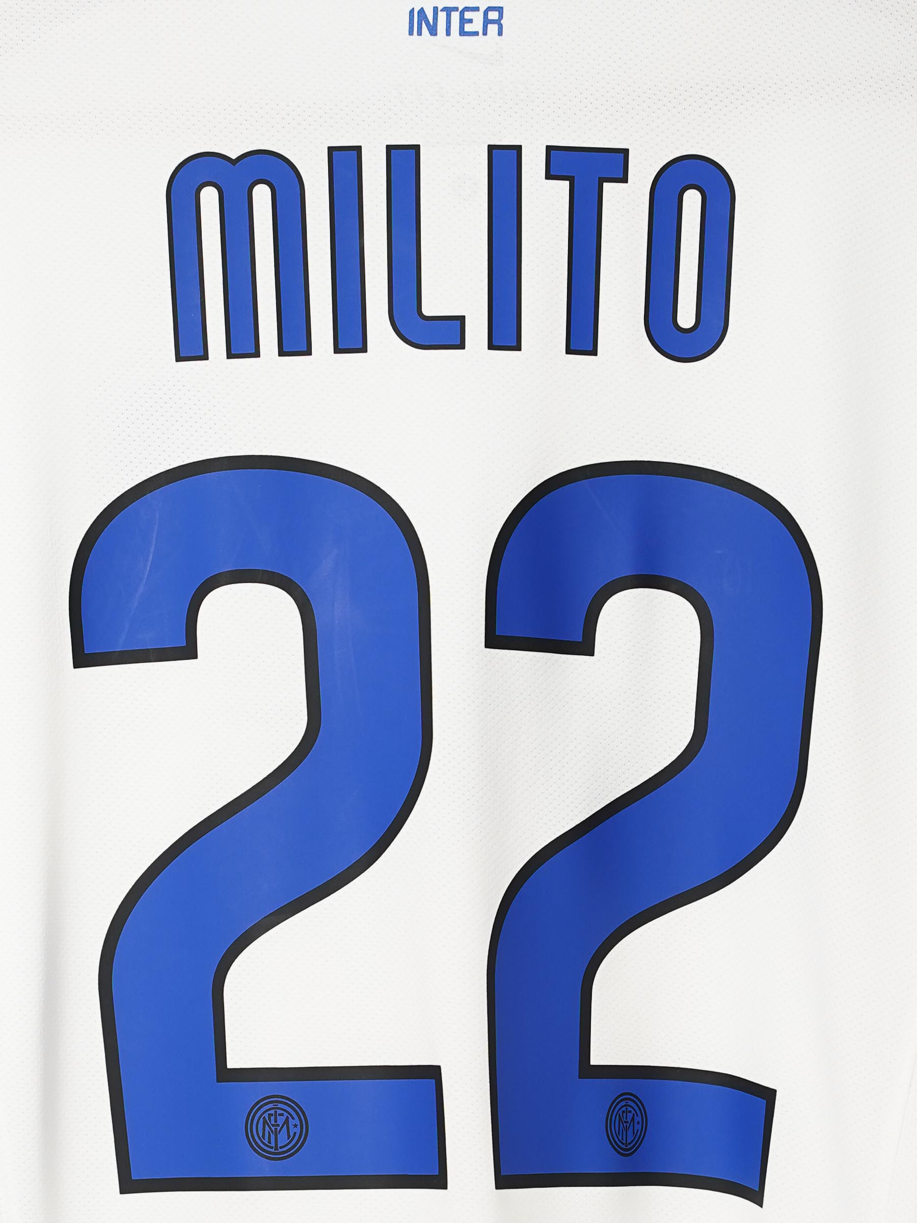 Inter Milan Away Shirt 2010/11 Milito 22 (L)