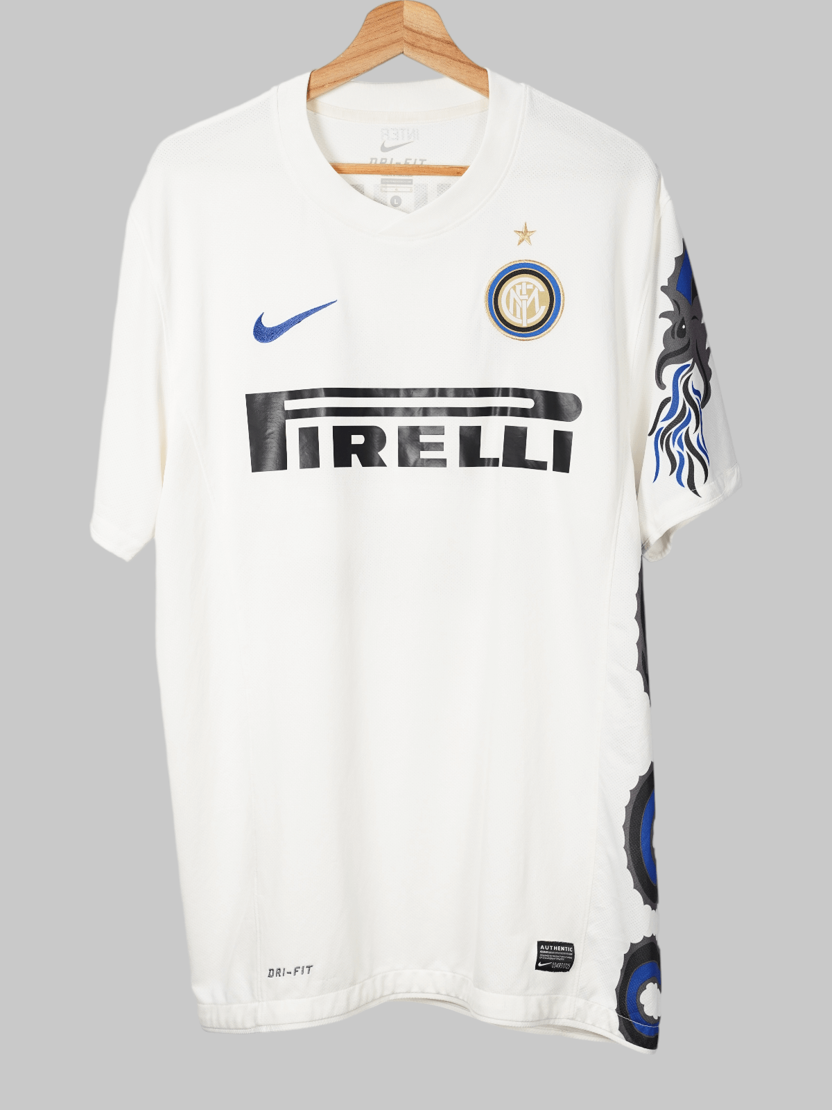 Inter Milan Away Shirt 2010/11 Milito 22 (L)