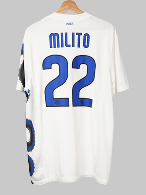 Inter Milan Away Shirt 2010/11 Milito 22 (L)