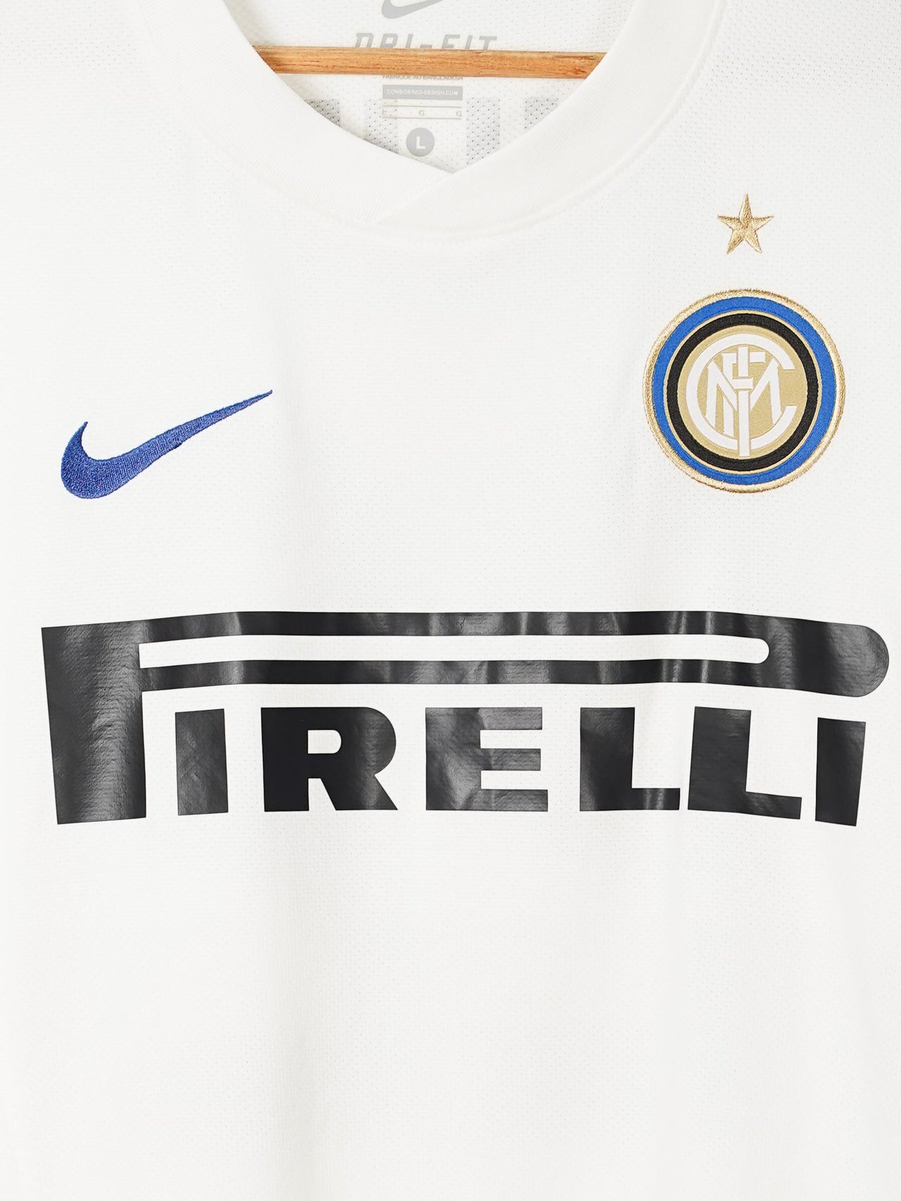 Inter Milan Away Shirt 2010/11 Milito 22 (L)