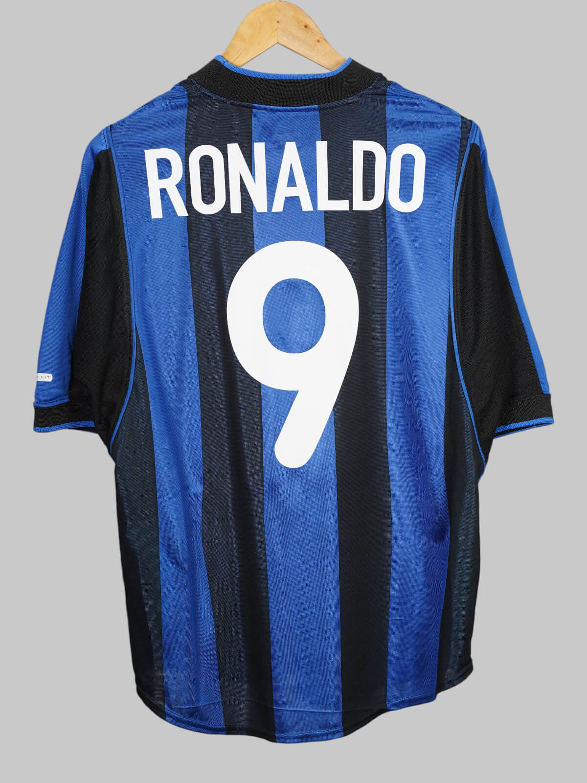 Inter Milan Home Shirt 2000/1 Ronaldo 9 (M)