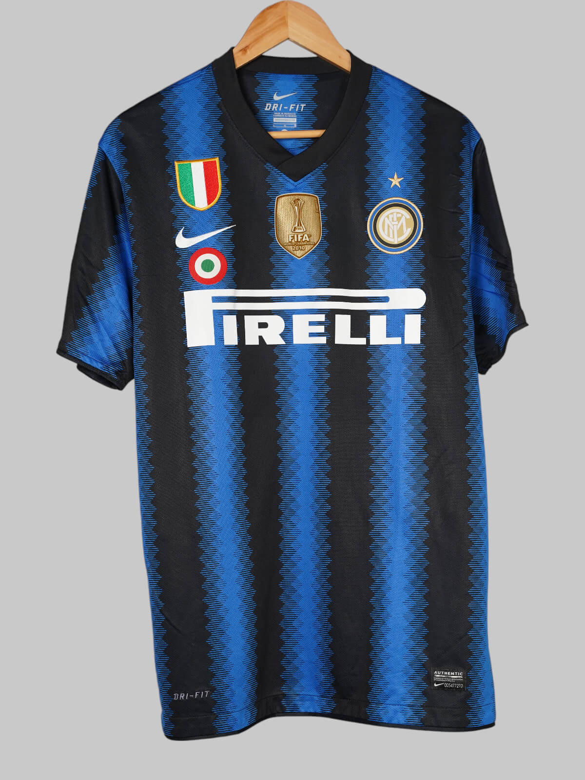 2010/11 Inter Milan Milito #22 Home Shirt (L) Nike | First11