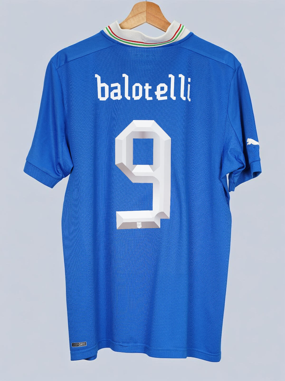 Italy Home Shirt 2011/12 Balotelli 9 (L)