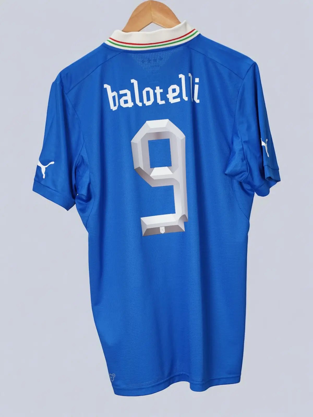 Italy Home Shirt 2012/13 Balotelli 9 BNWT (L)