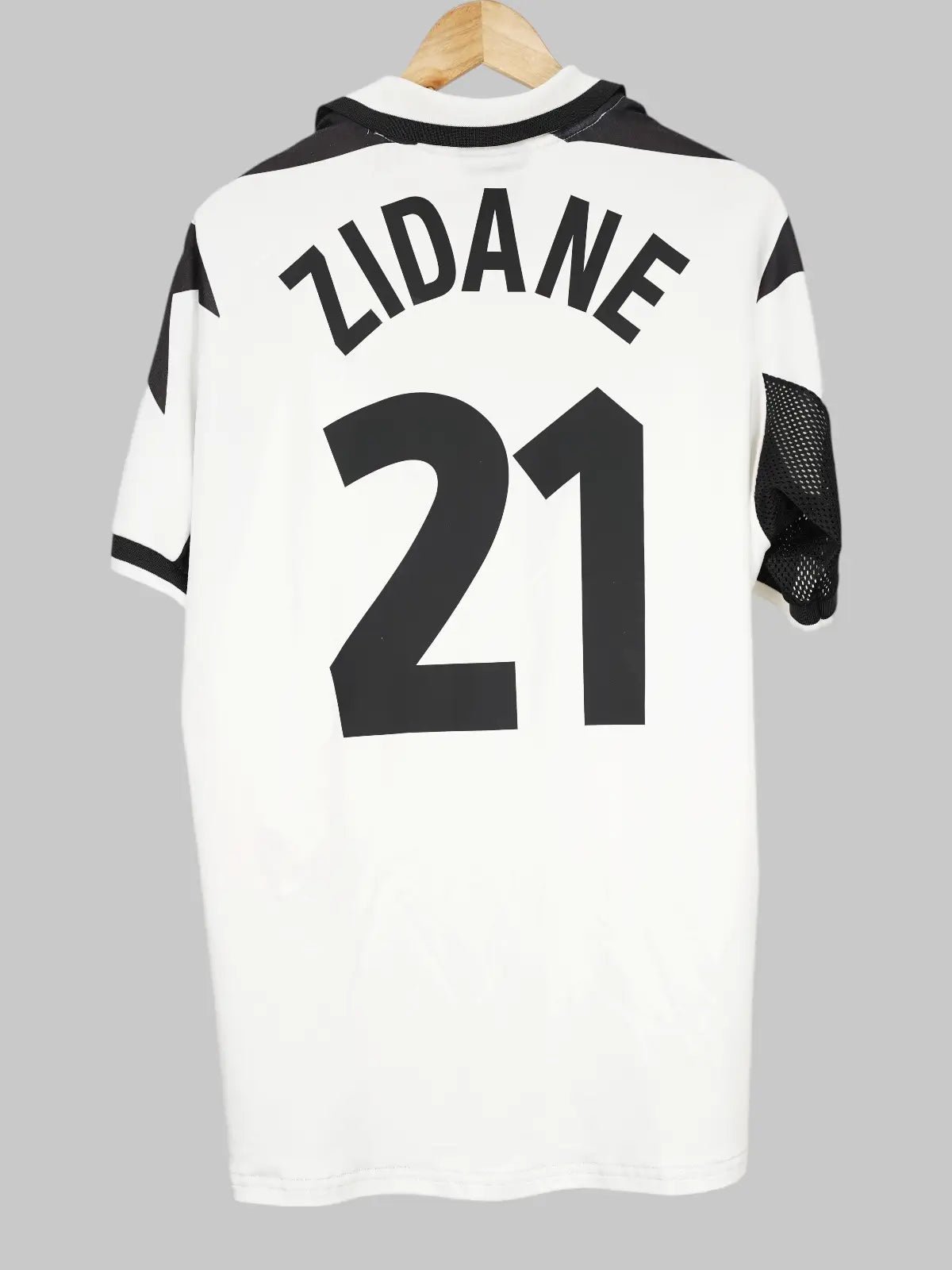 Juventus Away Shirt 1998/99 Zidane 21 (L)
