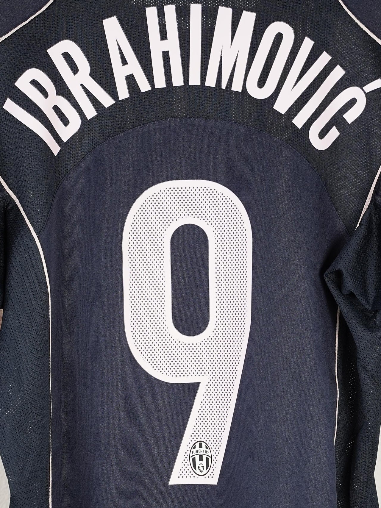 Juventus Away Shirt 2004/5 Ibrahimovic 9 (L)